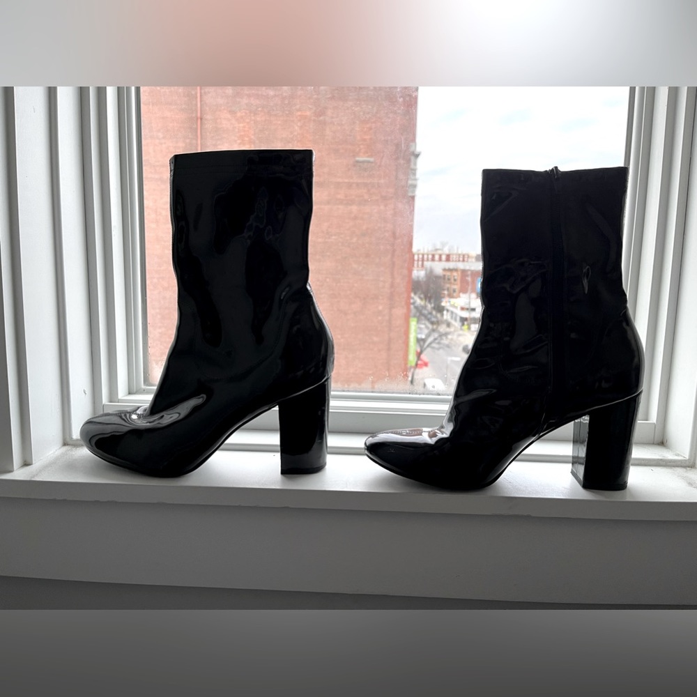 Patent leather high heeled Kenneth Cole ankle booties size 10